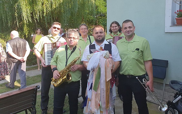 Kikérés / búcsúztatás háznál