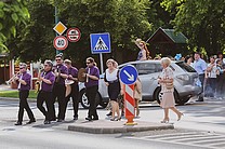 Utcai kísérés a Silver zenekarral